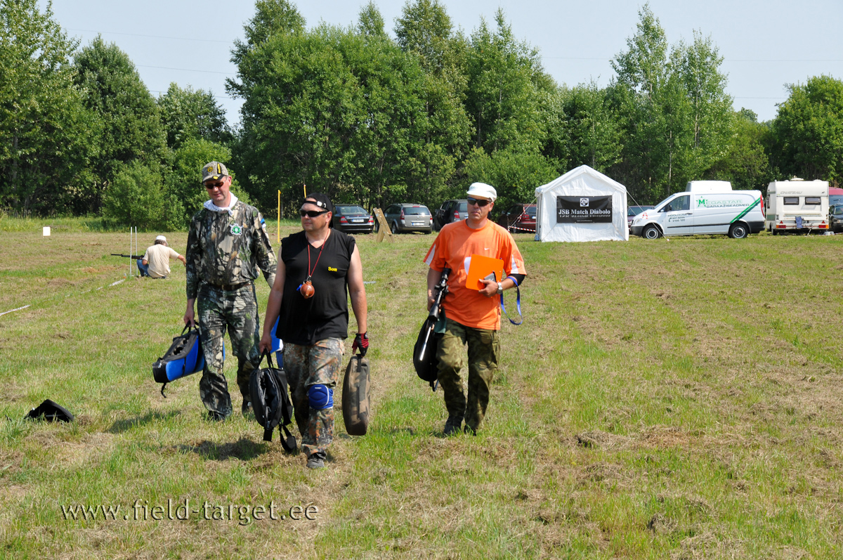 Me kolmekesi tuleme...